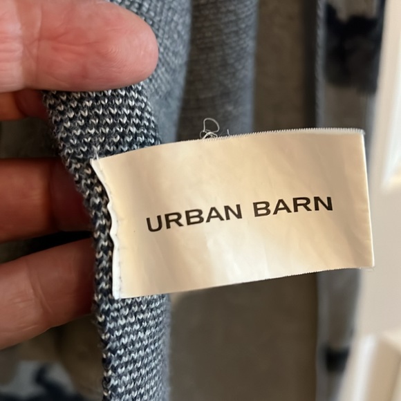 Gray cotton dinosaur print throw - Picture 2 of 4